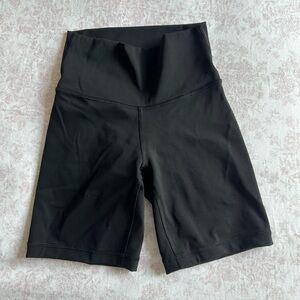 Aritzia TNA 7” bike shorts
